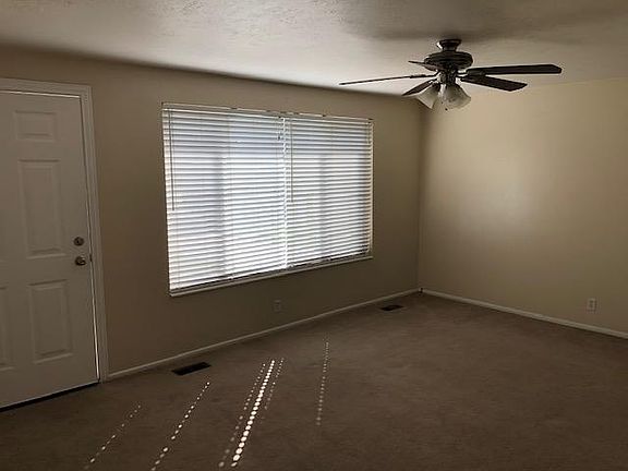 3rd image of 1009 E Sagehill Dr