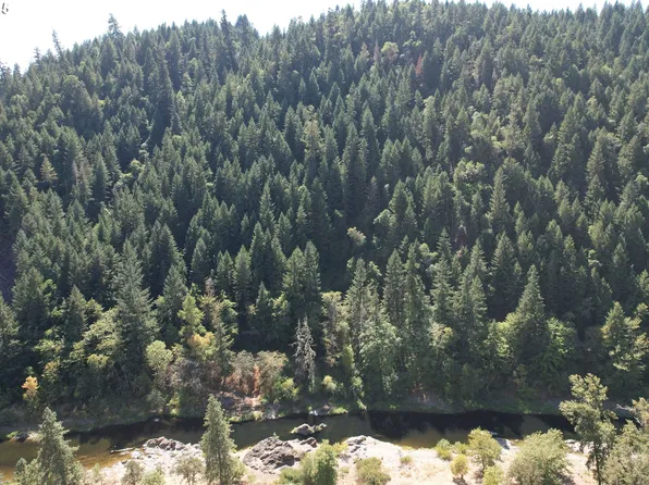 750 Ferguson Ln, Days Creek, OR 97429