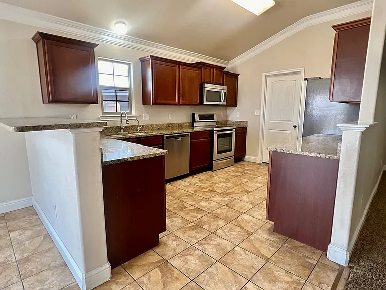 303 Koufax Ct — Photo 5