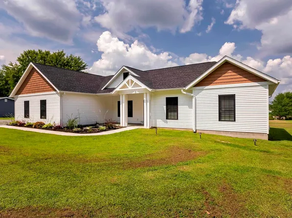 1271 Saint Vincent Ln, Marion, IL 62959