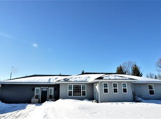 45044 Golden Rd, Roseau, MN 56751