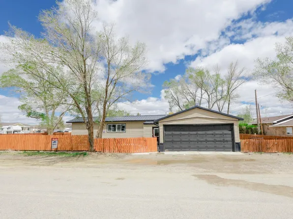 585 Highland Ave, Green River, WY 82935