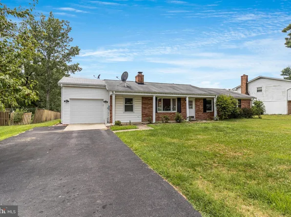 35731 Golf Course Dr, Mechanicsville, MD 20659