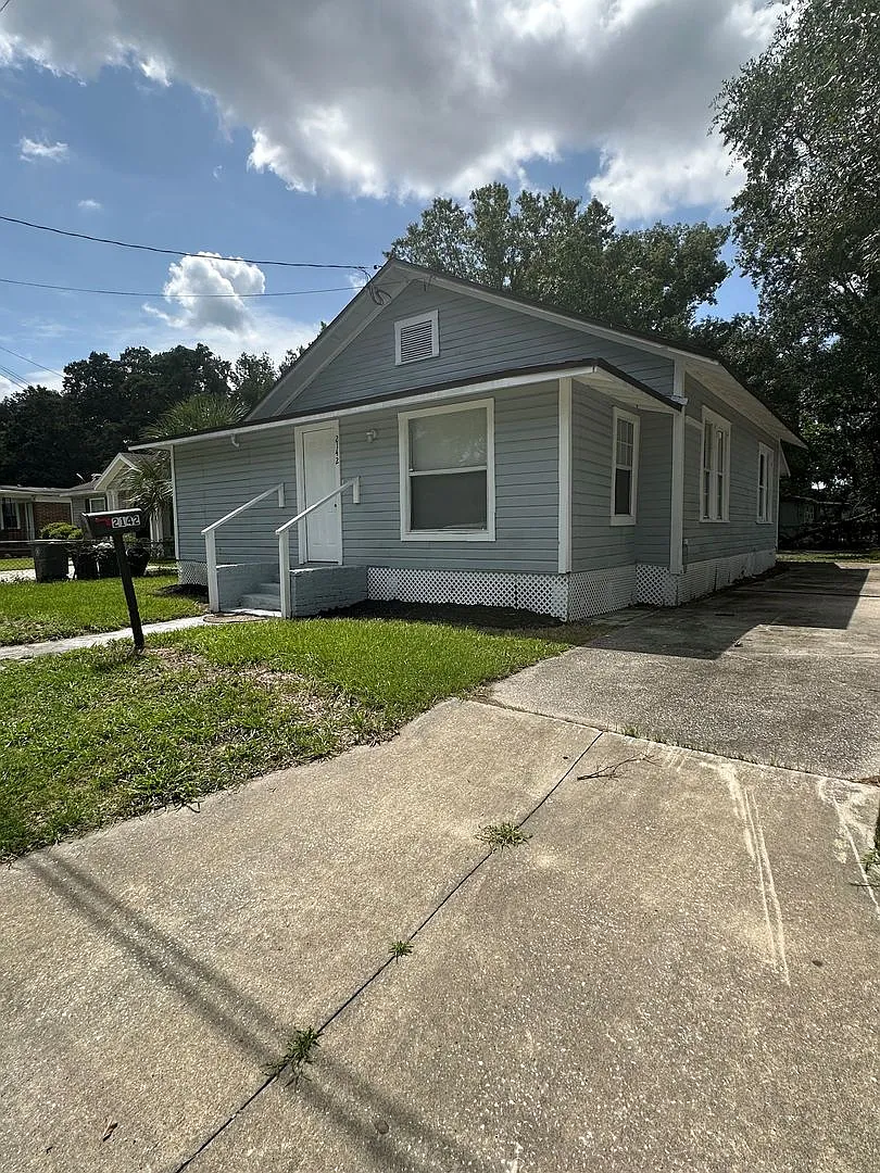 Renovated 3 bed 2 bath! — Photo 1