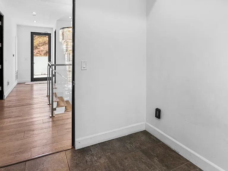 6696 Lakeridge Rd — Photo 3