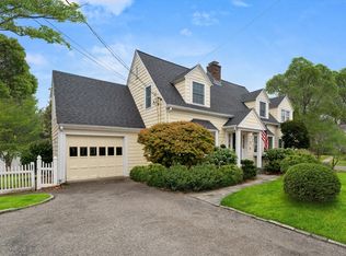 55 Burnside Rd, Needham, MA 02494