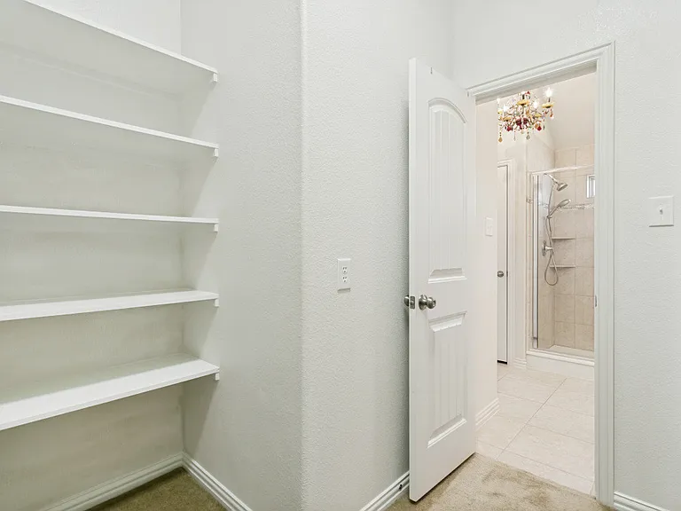 531 Catherine Ln — Photo 16