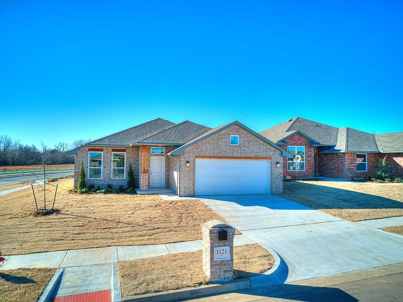 2nd image of 1121 Acacia Creek Dr