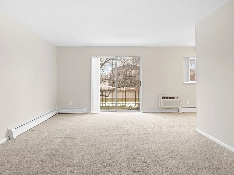 The Hillcrest Apartments — Photo 37
