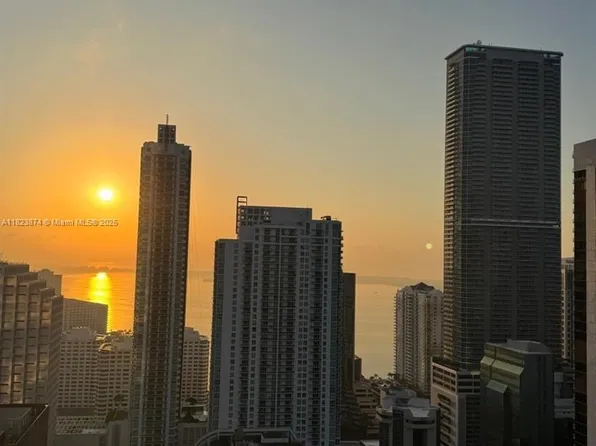 45 SW 9th St APT 3602, Miami, FL 33130