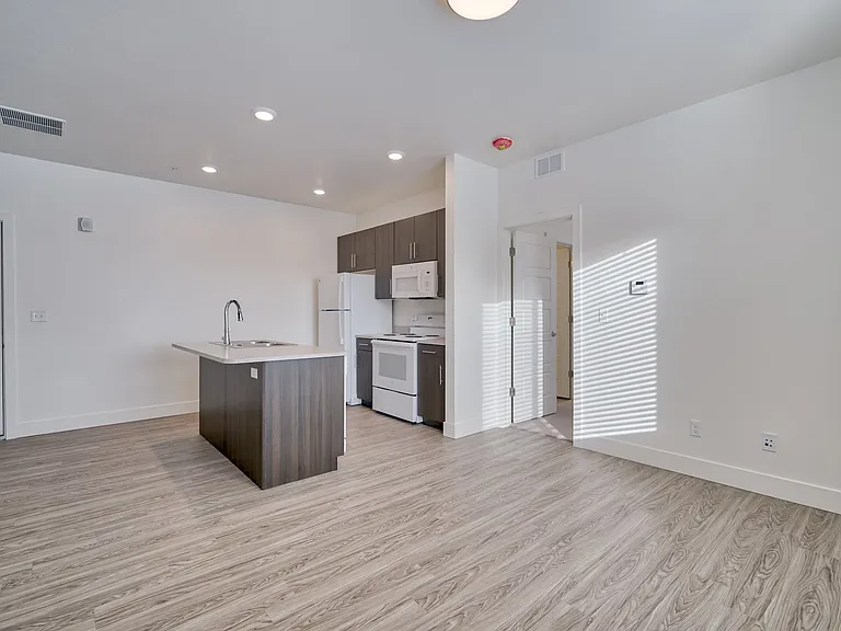 Eden Apartments — Photo 28