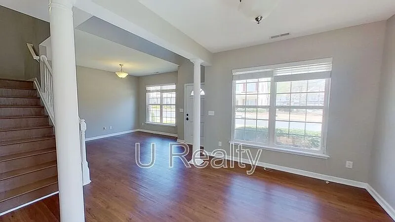 3 bed, 2.5 bath, 2722 sqft, $2,495 — Photo 3
