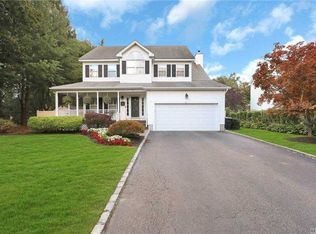 57 Prospect St, Smithtown, NY 11787