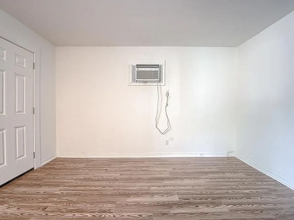 4th image of 15216 Bellaire Ave APT C