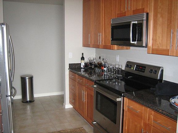 5th image of 320 Vallejo Dr APT 33