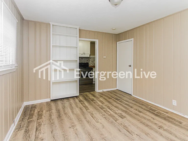 511 S Graham Ave — Photo 6