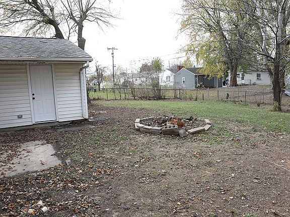 4th image of 113 Stewart Dr