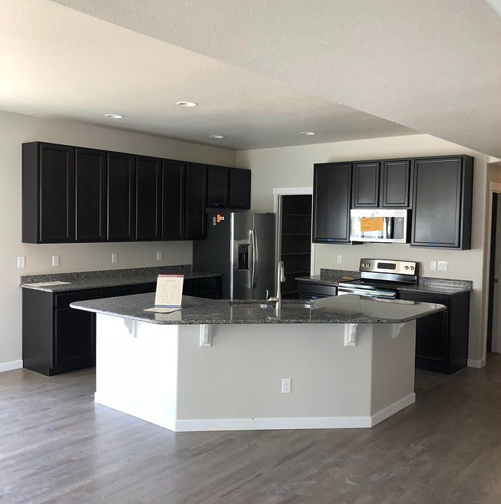 2nd image of 5863 Carmon Dr