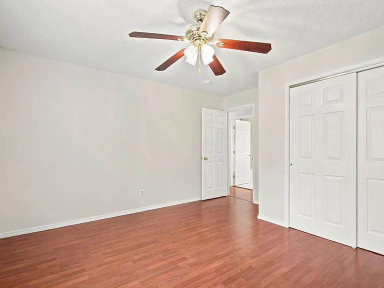 511 E Dyann Dr — Photo 14