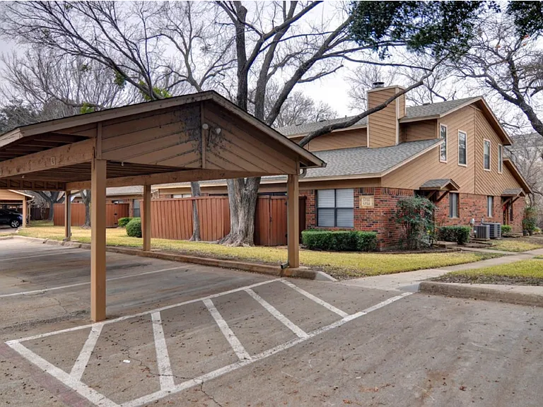 5700 Cedar Creek Dr — Photo 2