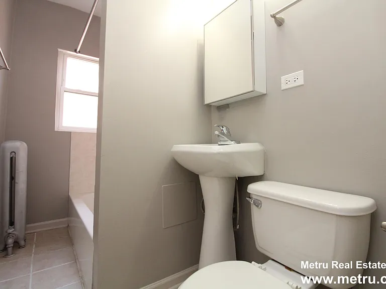 1344.5 W Argyle St #1S — Photo 8