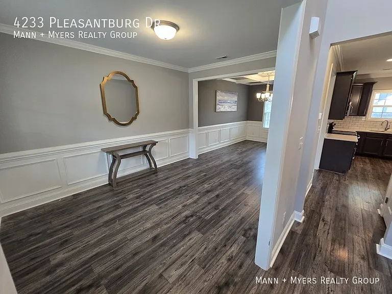 4233 Pleasantburg Dr — Photo 5