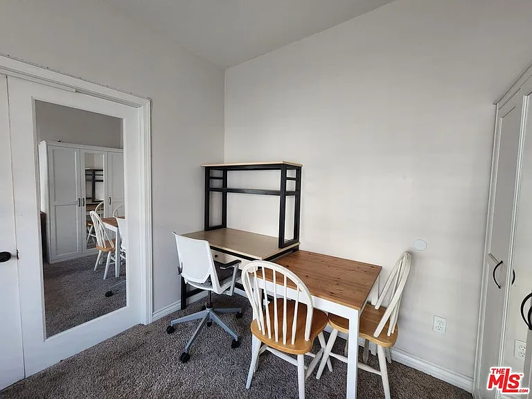 3582 S Budlong Ave — Photo 22