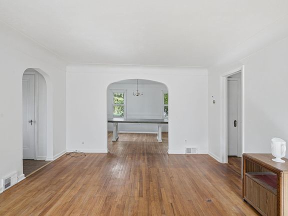 5th image of 1158 W Reid Rd
