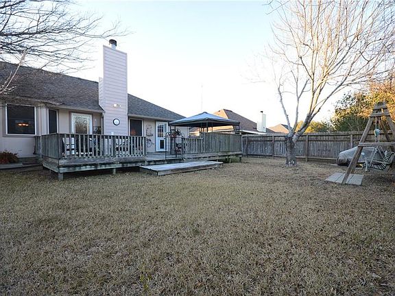 5th image of 3106 Red Oak Dr