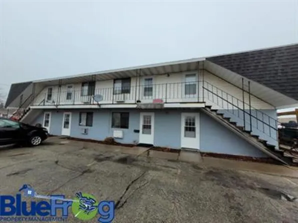 1914 S Division St #19, New London, WI 54961