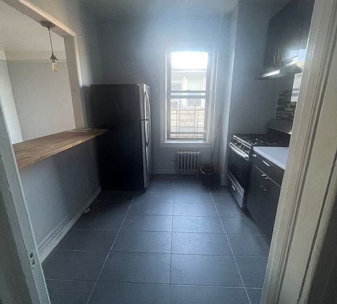 4th image of 971 E 34th St APT C2