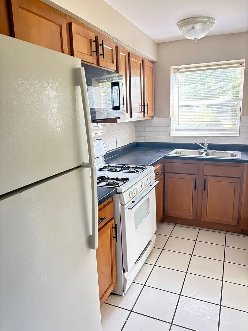 Hoagland Apartments — Photo 4