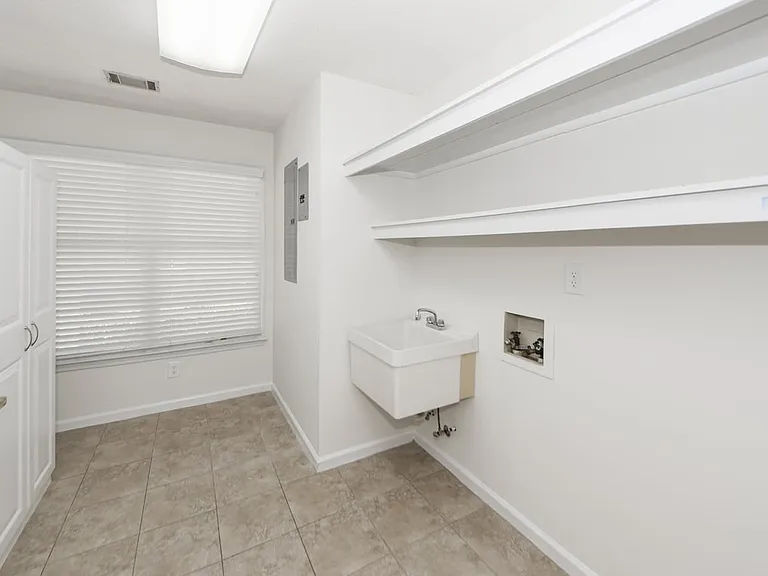 923 River Rd — Photo 22