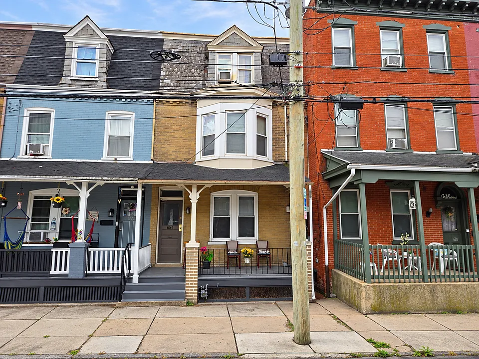684 Columbia Ave.