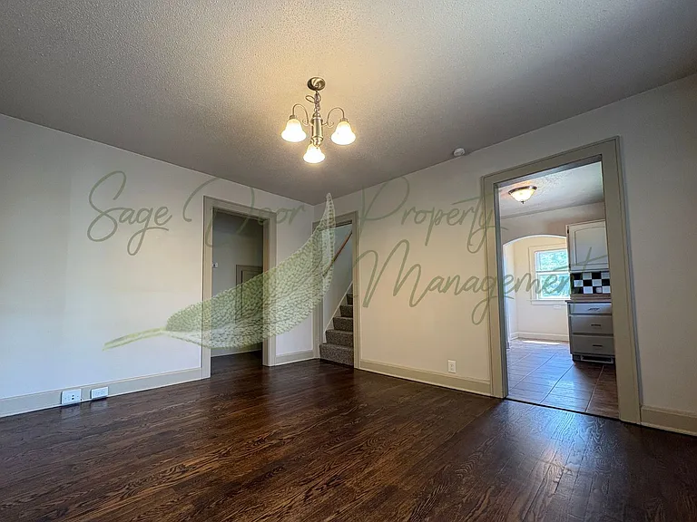 305 N Crysler Ave — Photo 7