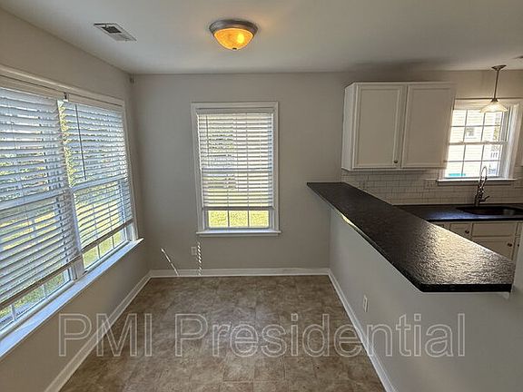 5th image of 115 E 14th St