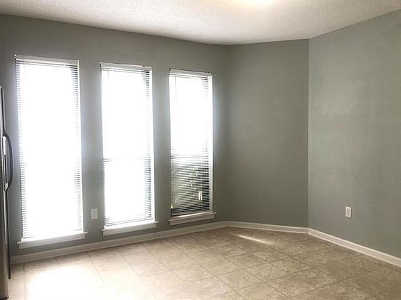 4th image of 4028 Graham Oaks Ct #15