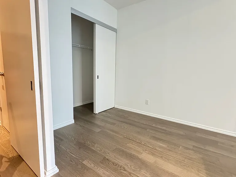 5 Soudan Ave #914 — Photo 16