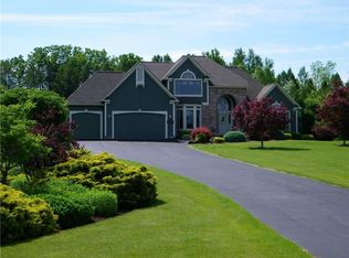 1 Center Court Ln, Penfield, NY 14526