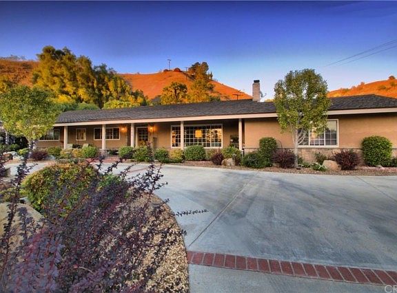 3rd image of 2640 Country Club Dr