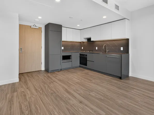 2135 Springer Ave, Burnaby, BC