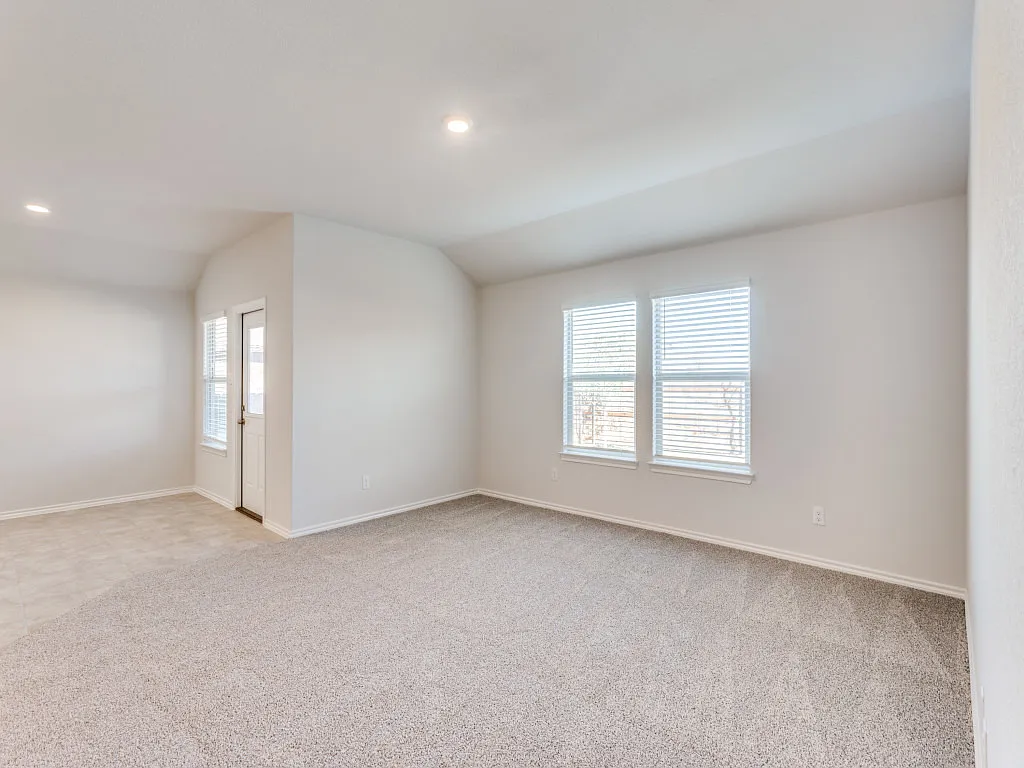 548 Bronze Cir W — Photo 4