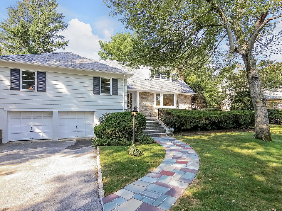 1st image of 10 Anpell Dr