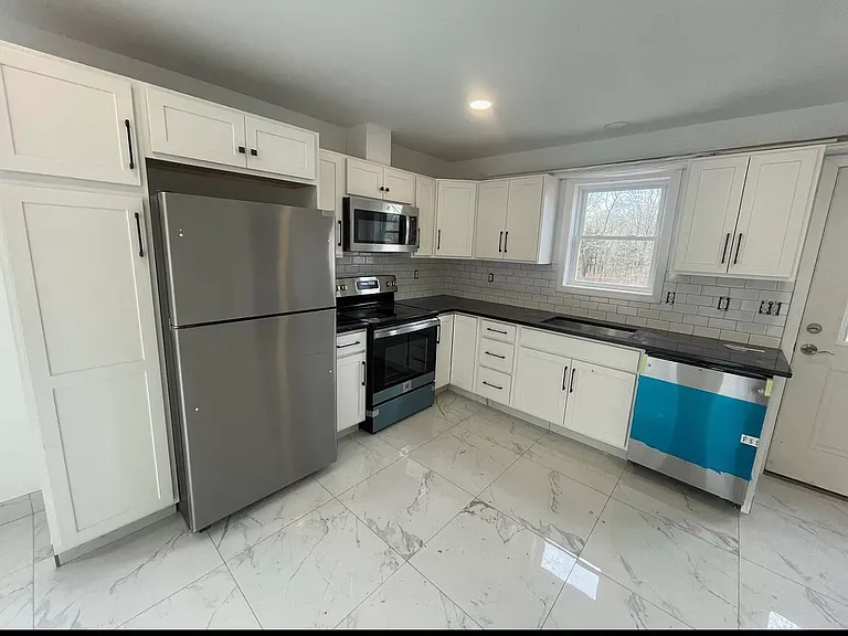 60-62 White Rock Rd — Photo 8