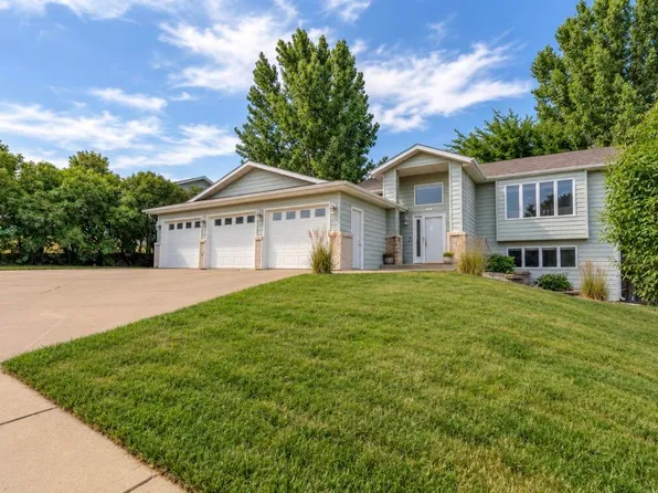 910 Mahone Ave, Bismarck, ND 58503
