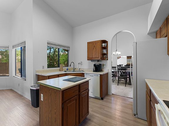 4th image of 430 S Jay St #17235823
