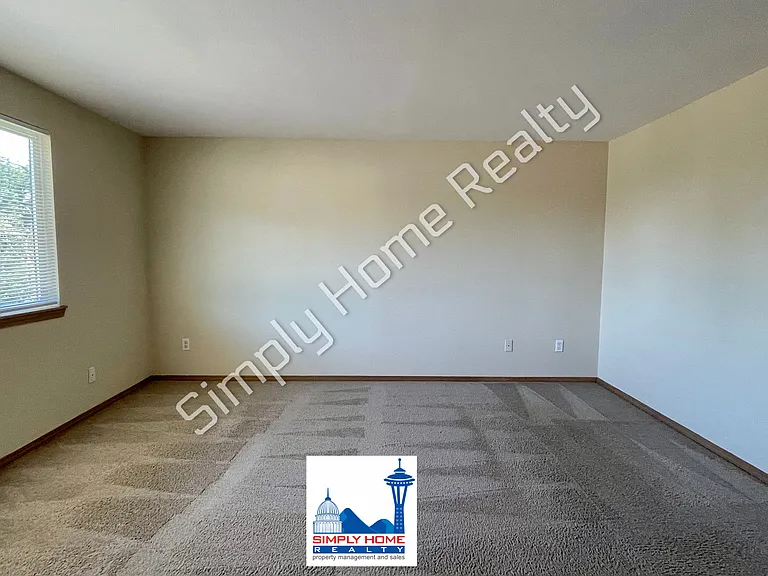 1446 Laredo Dr SE — Photo 15