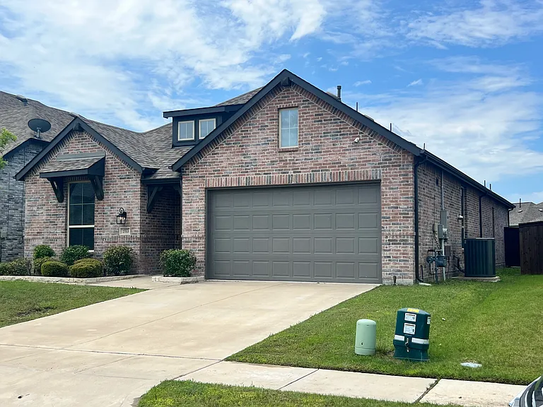 1553 Sugarberry Dr — Photo 3