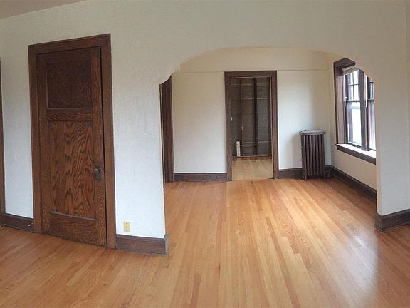 3rd image of 3273 S Kinnickinnic Ave APT 6