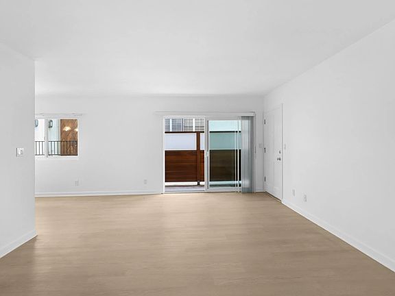 3rd image of 928 21st St #2
